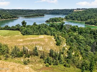 Holly Bend Dr, Byrdstown, TN 38549