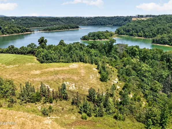 Holly Bend Dr, Byrdstown, TN 38549