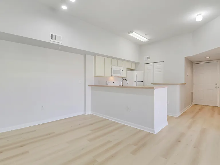 121 SW Palm Dr #306 — Photo 33