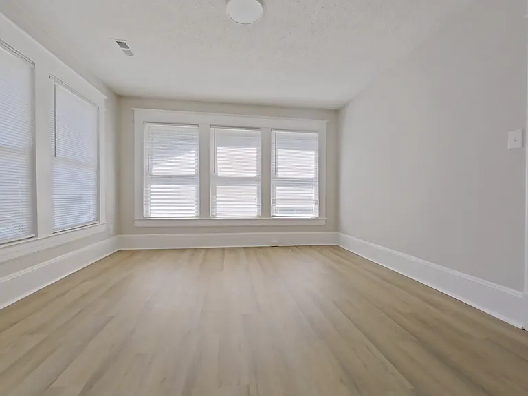 1105 Adams St — Photo 9