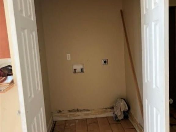 3rd image of 2301 Lizardi St