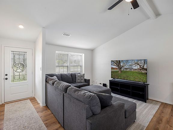 3rd image of 3311 Fannin Rd