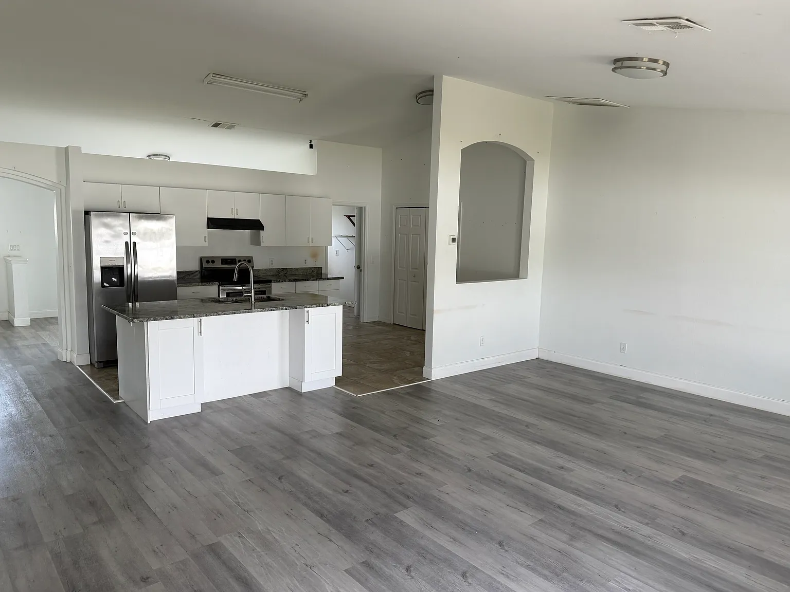 4 bed, 1993 sqft, $1,950 — Photo 2