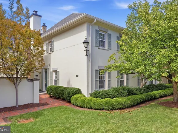 1011 N Pitt St, Alexandria, VA 22314