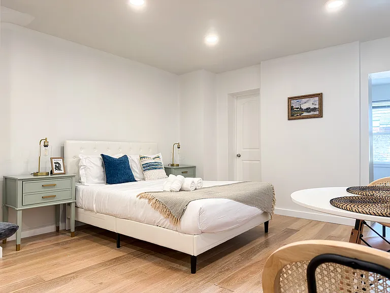 2129 Pine St #1R — Photo 5