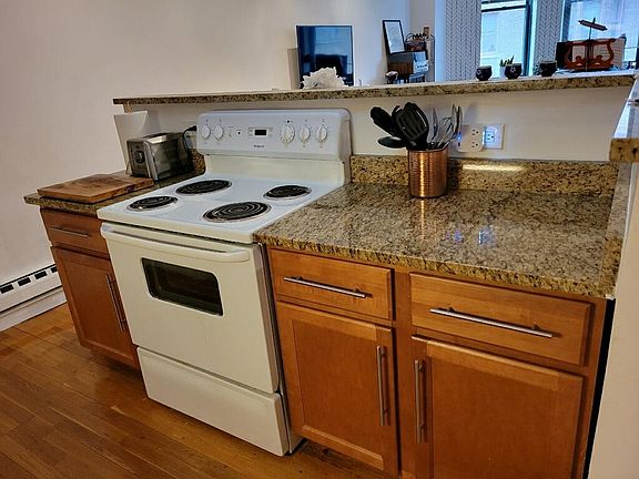 3rd image of 533 S Dearborn St #7D