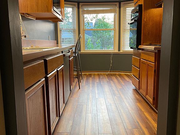 5th image of 3166 Ellwood Ave