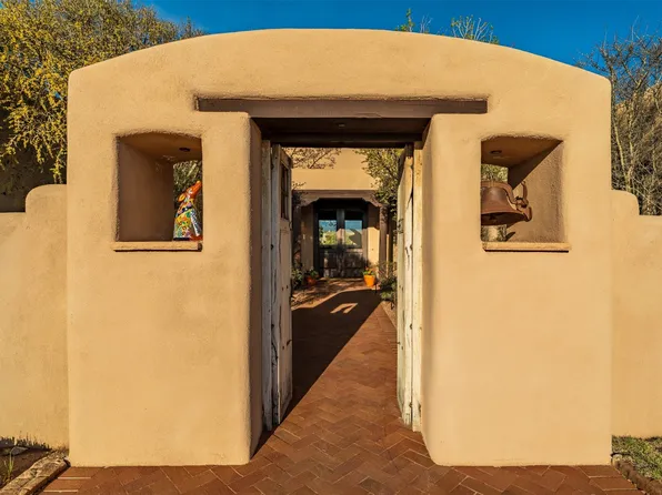 8 Ridgetop Cir, Santa Fe, NM 87506