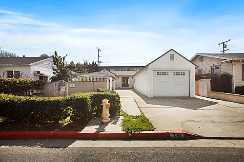 136 W Roselyn Pl Photo 1