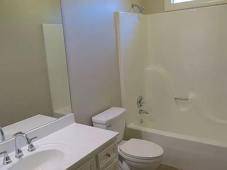 409 Northtown Dr — Photo 6