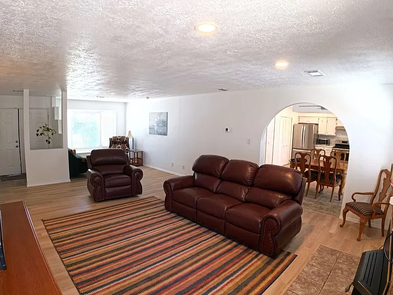 2550 Rosswood Dr SE — Photo 2