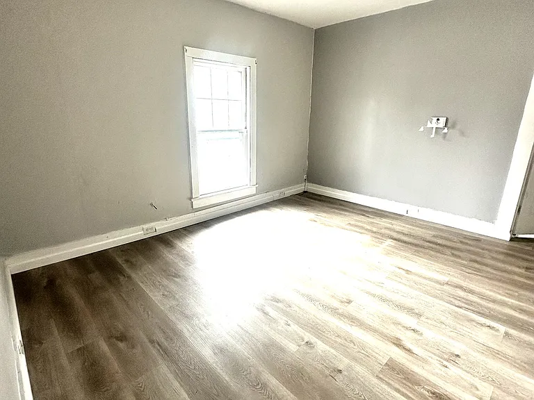 2025-2027 Wayne Ave — Photo 7