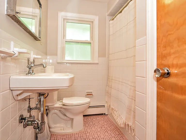 1st Floor Full Bath