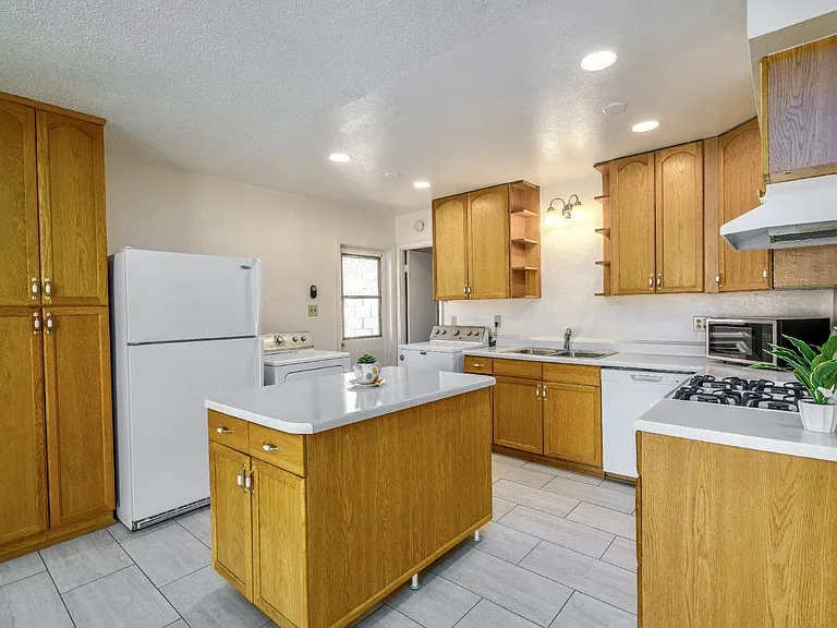 8444 E Virginia Ave — Photo 5