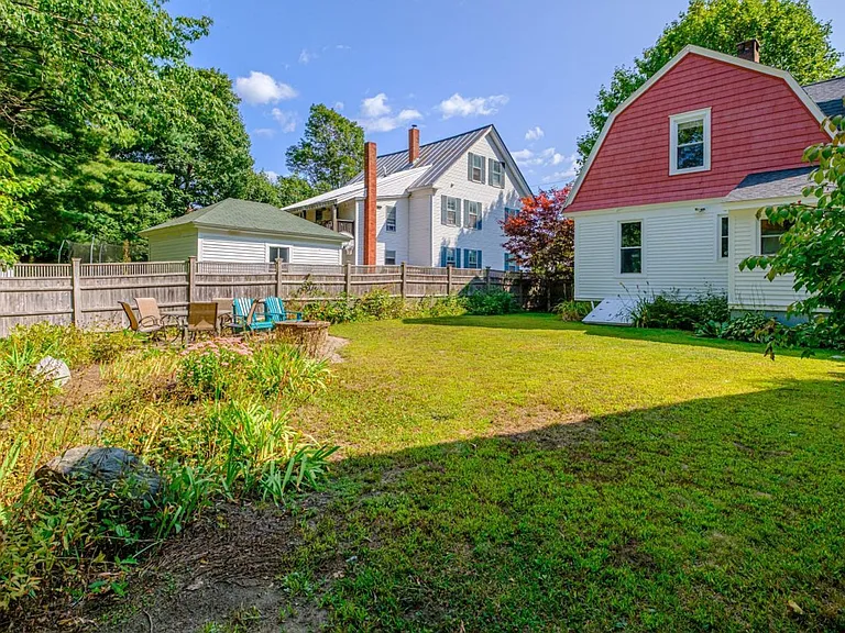 22 Cedar St — Photo 13