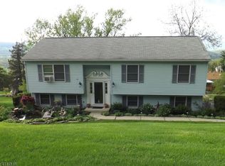 7 Cedar Ter, Vernon, NJ 07462