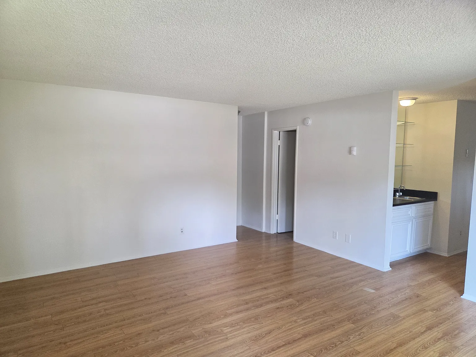 2 bed, 1.5 bath, 1300 sqft, $3,550 — Photo 3