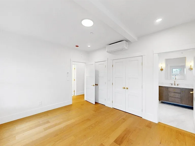 139 Sycamore St #B — Photo 8