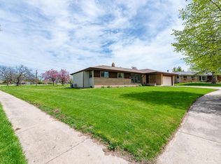 5340 Orchard Ln, Greendale, WI 53129