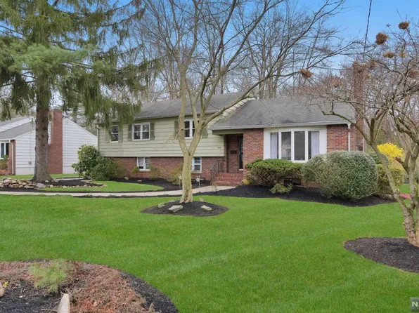 485 Piermont Rd, Cresskill, NJ 07626