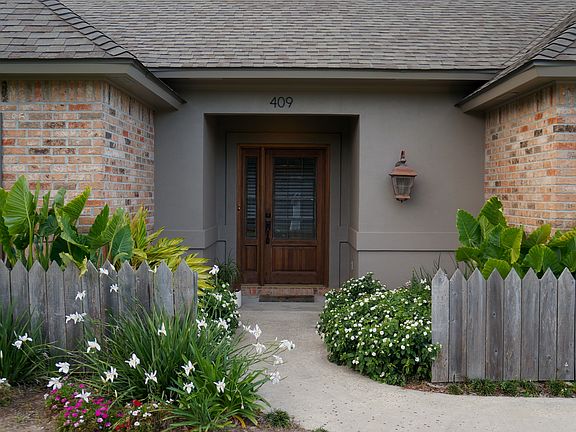3rd image of 409 Cypress Cv