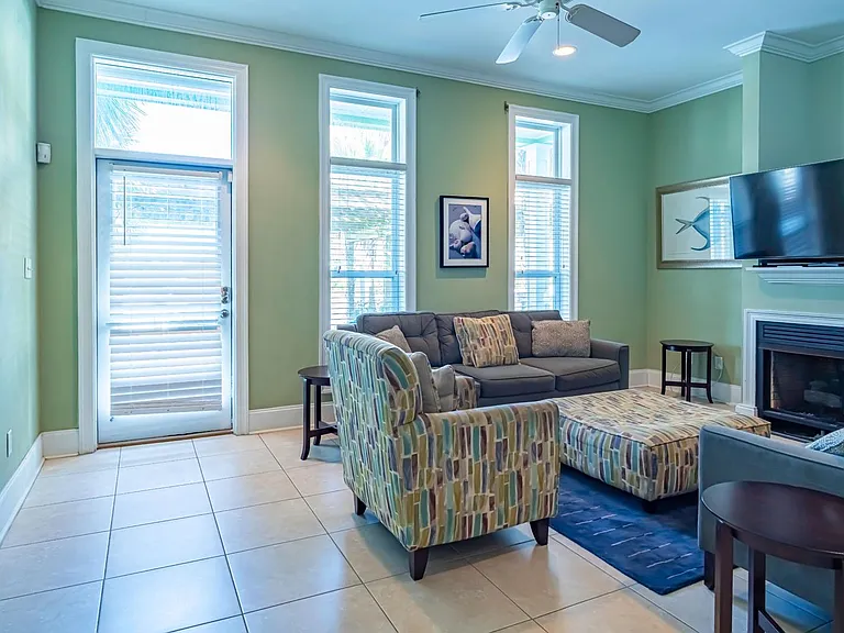 7414 Thomas Dr — Photo 1