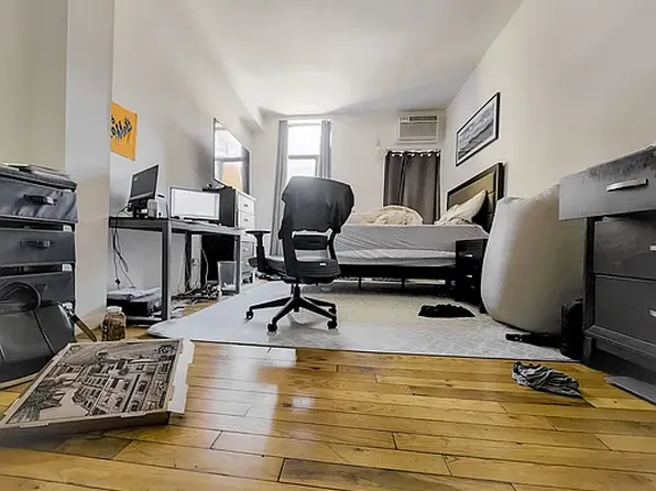 690 Greenwich Street image 3 of 11