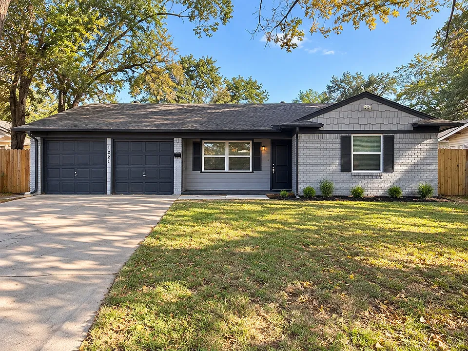 1221 W Tucker Blvd