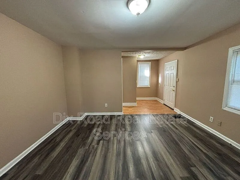 3 bed, 1.5 bath, 1200 sqft, $1,125 — Photo 3