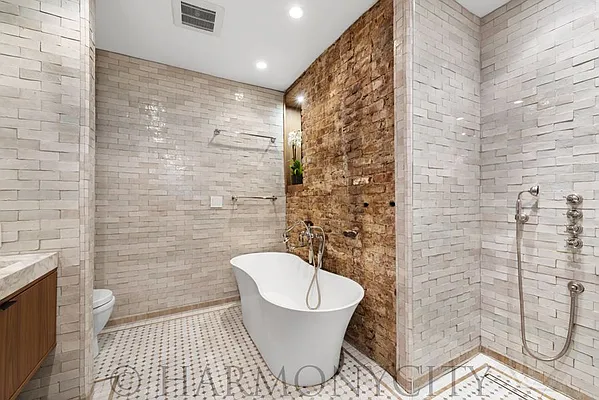 Rented by Harmonycity Corp. | media 37