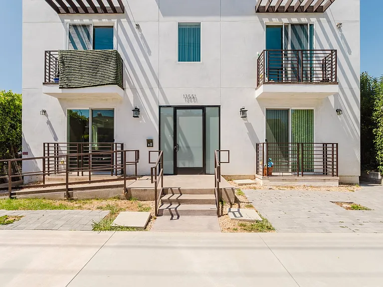 13551 Burbank Blvd #1 — Photo 2