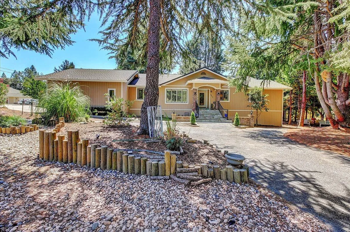 3 bed, 2070 sqft, $2,900 — Photo 1
