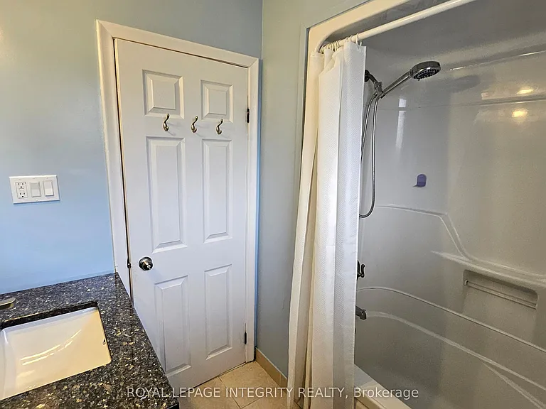 1764 Gage Cres — Photo 18