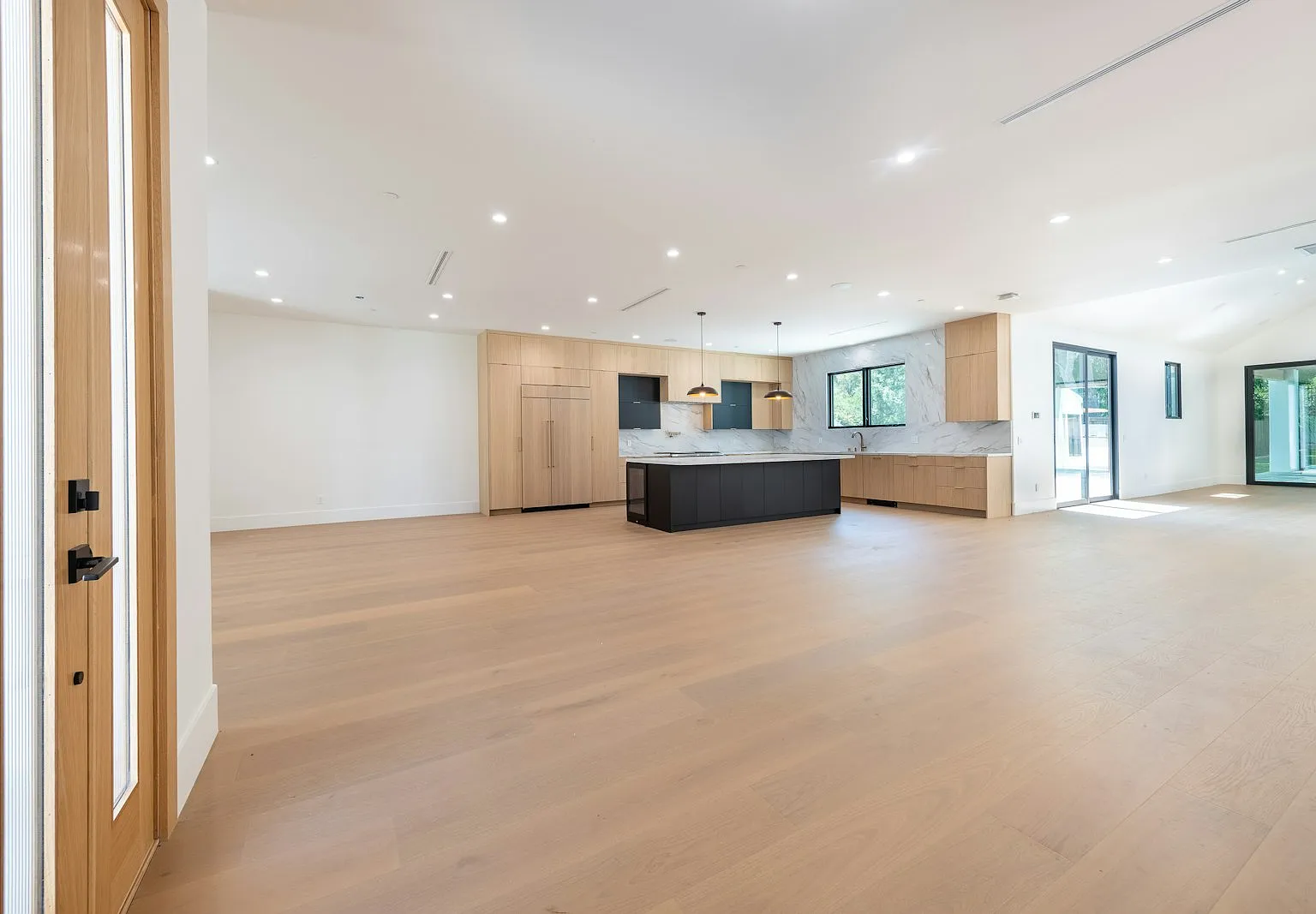 23346 Calvert Street — Photo 3