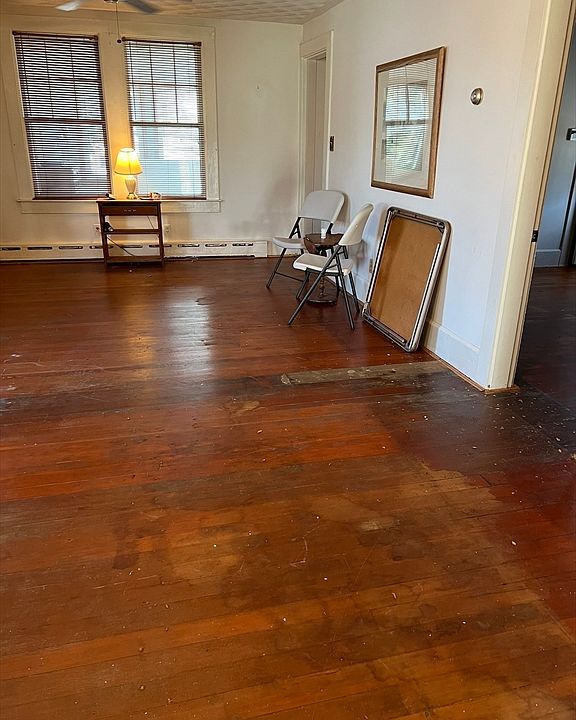 2nd image of 24 Metcalf St