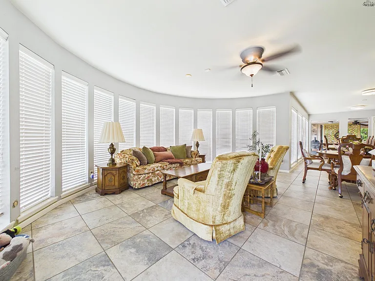 5501 Seymour Hwy — Photo 12