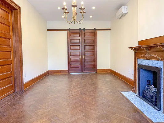 Rented by Compass | media 27