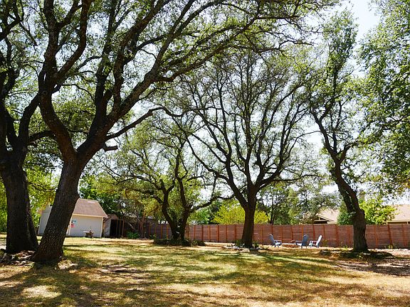 HUGE Shaded Yard to enjoy!