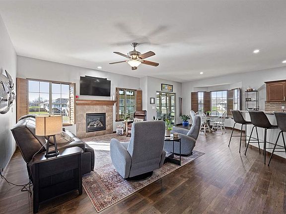 3rd image of 1659 Clifford Ln