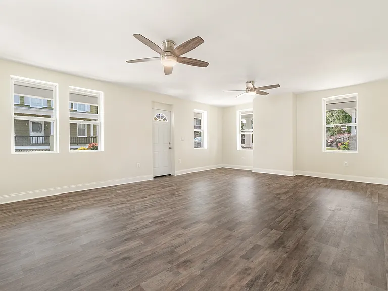 110 N Antietam St — Photo 3