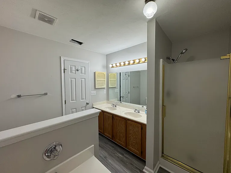 612 Oak Grove Rd — Photo 11