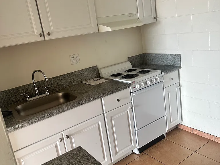 100-108 W Pleasant Valley Rd #UP — Photo 4