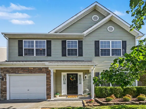 818 Woodside Park Ln, Durham, NC 27704