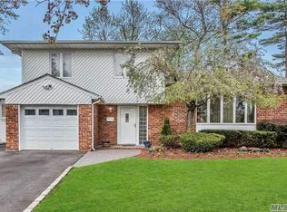 615 Edgewood Dr, Westbury, NY 11590