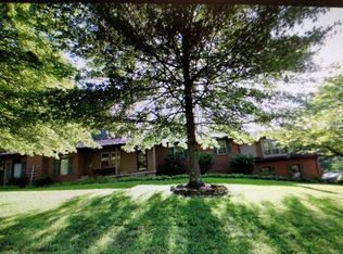 769 S Thompson Ln, Paoli, IN 47454