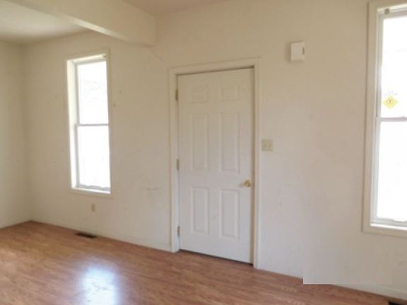 3rd image of 1031 Dubail Ave