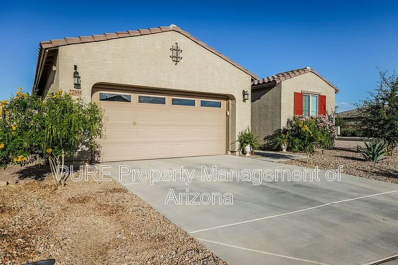4 bed, 2.5 bath, 2180 sqft, $2,200 — Photo 3