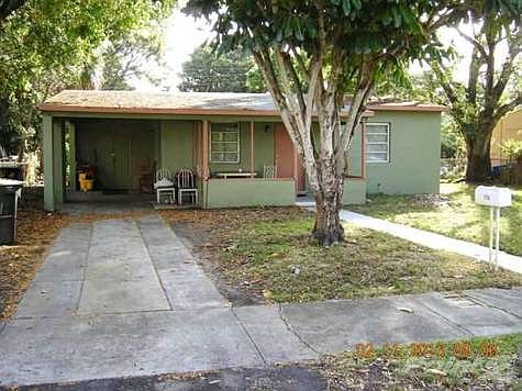 2nd image of 118 SW 22nd Ter