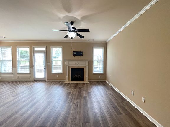 5th image of 989 Parkside Wood Ct