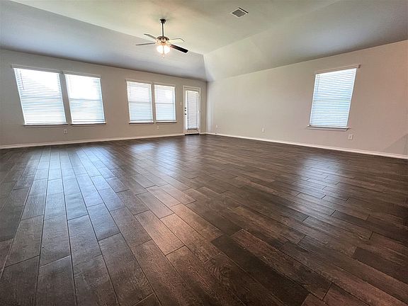 3rd image of 1001 Eastland Ln